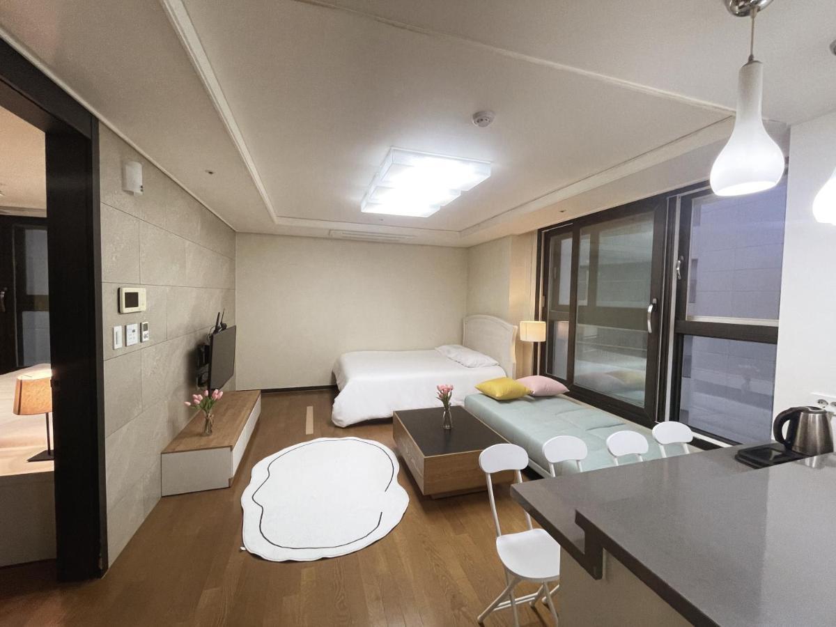 Hotel With Busan Eksteriør billede